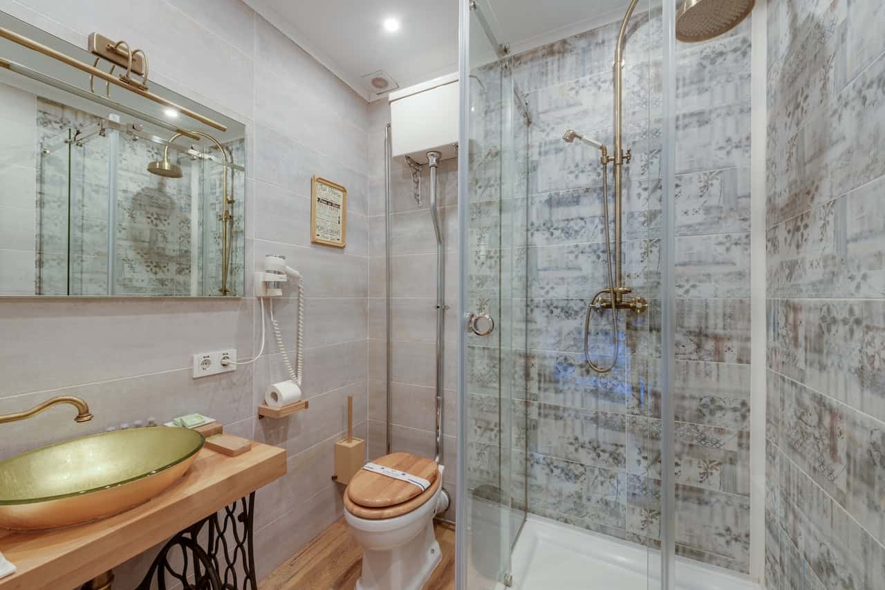 luxurious and glossy wash basin