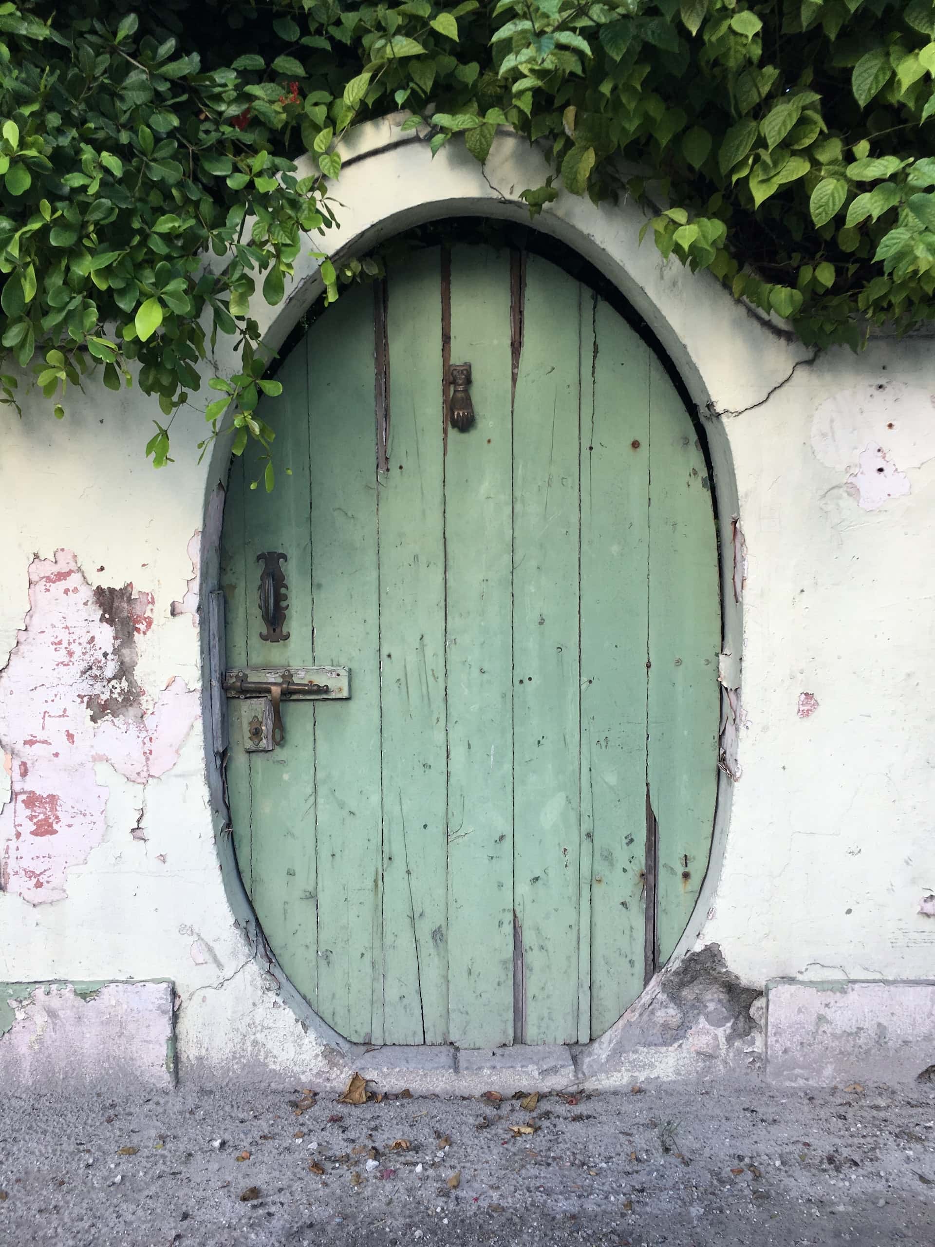 oval shaped round door