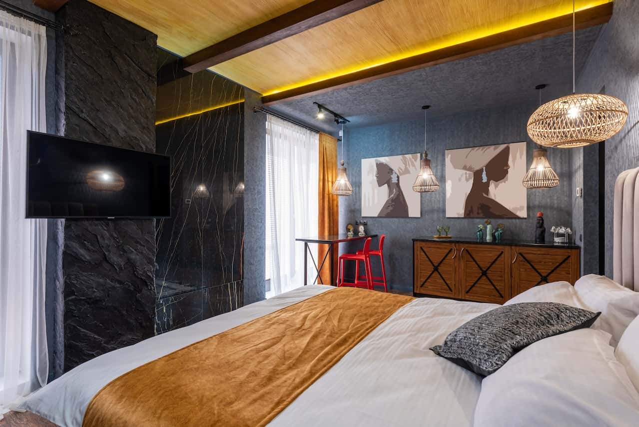 picture ledge above the bed