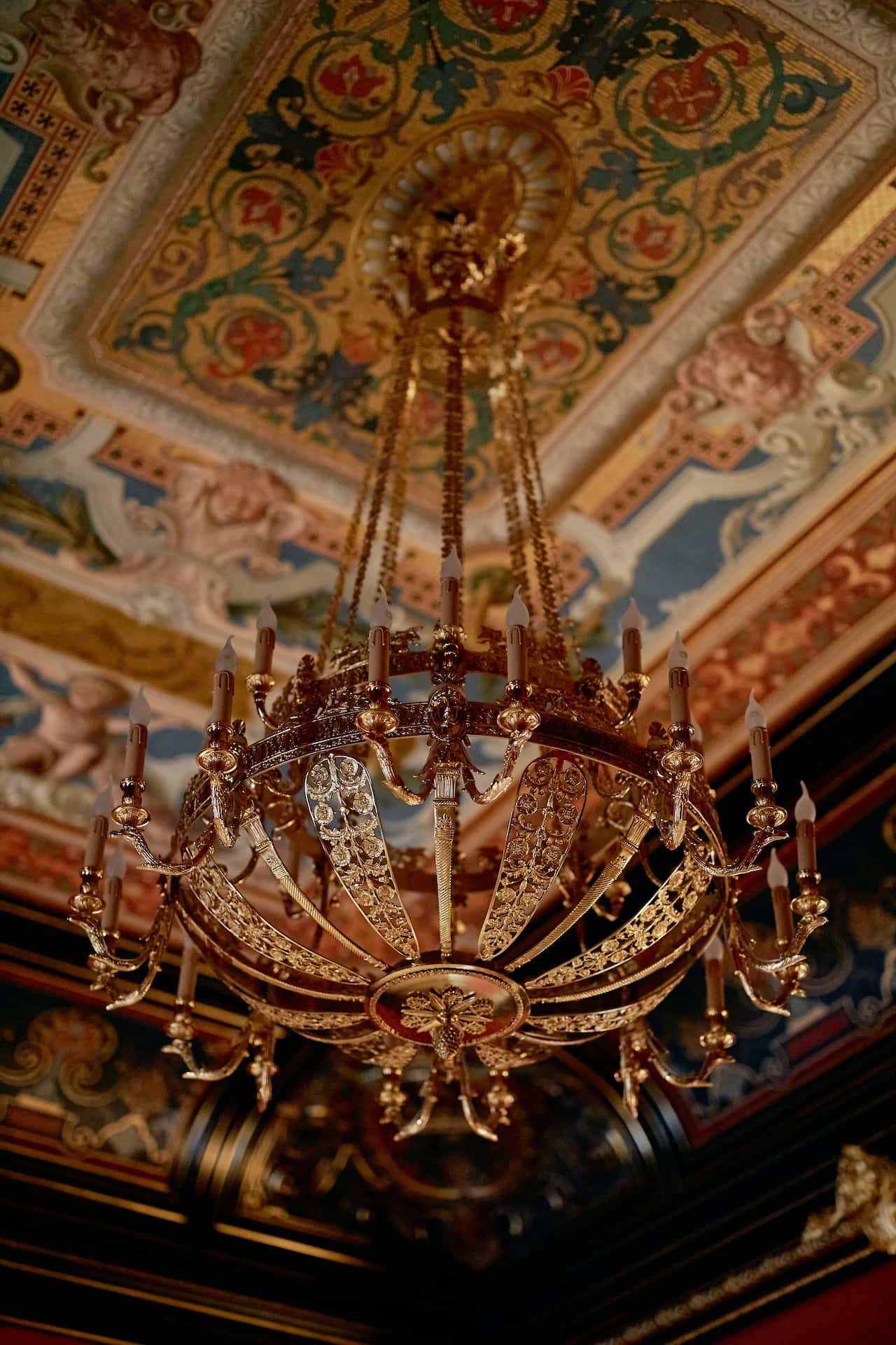 Majestic pop design for ceiling with royal chandelier and baroque hand-painted patterns