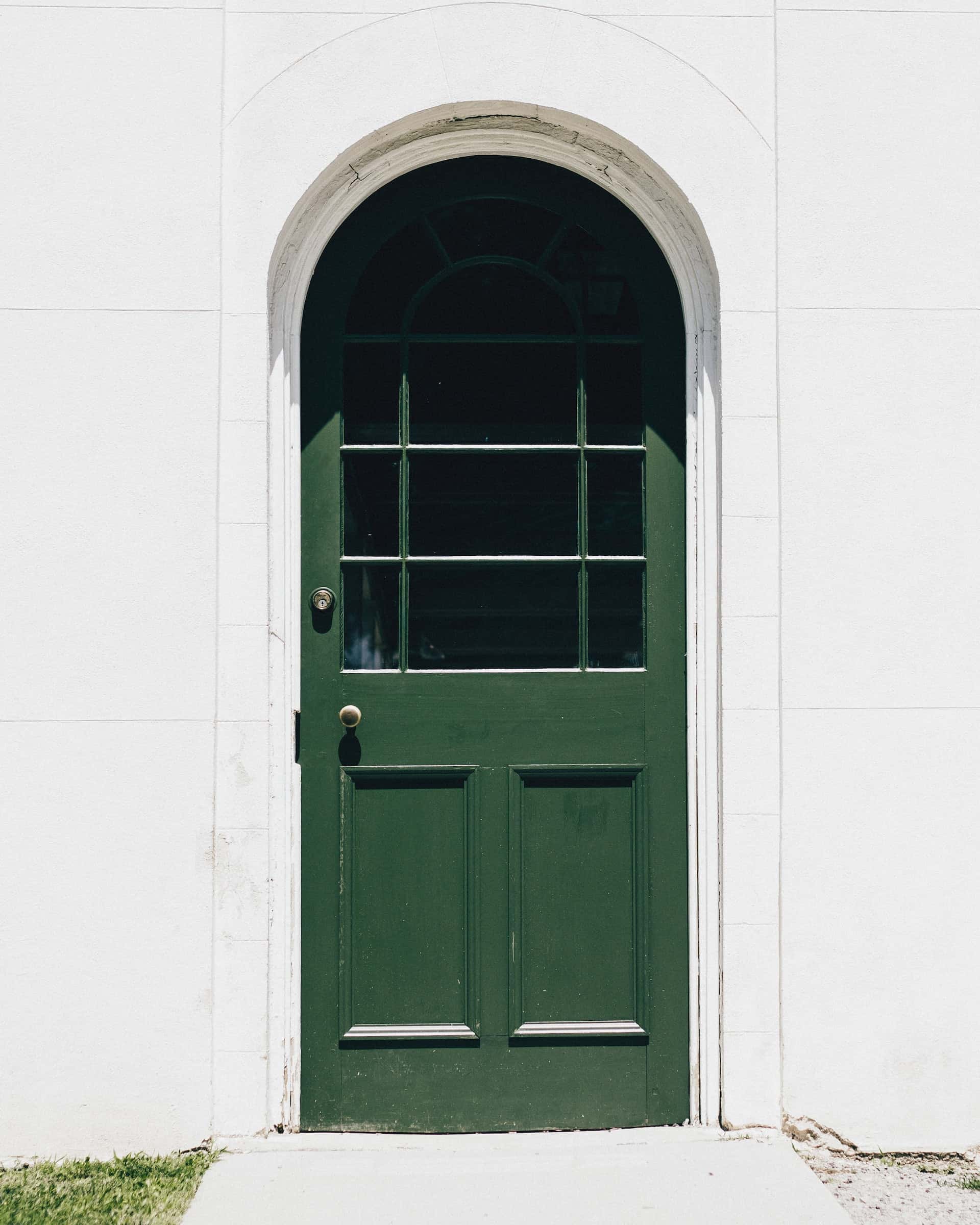 semi-open round door