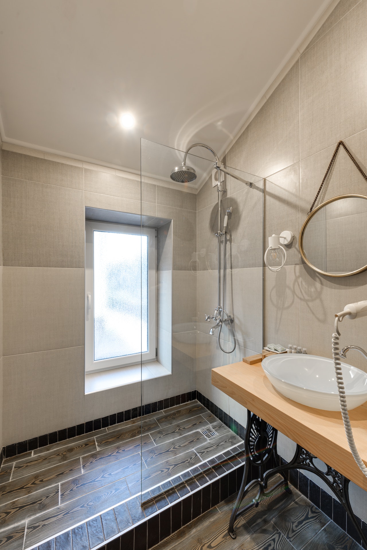semi-see-through corner wash basin