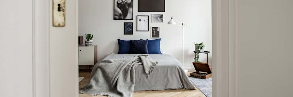 sentimental bedroom photo wall ideas