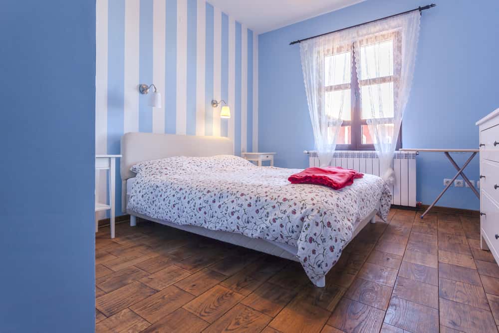simple striped wall paint