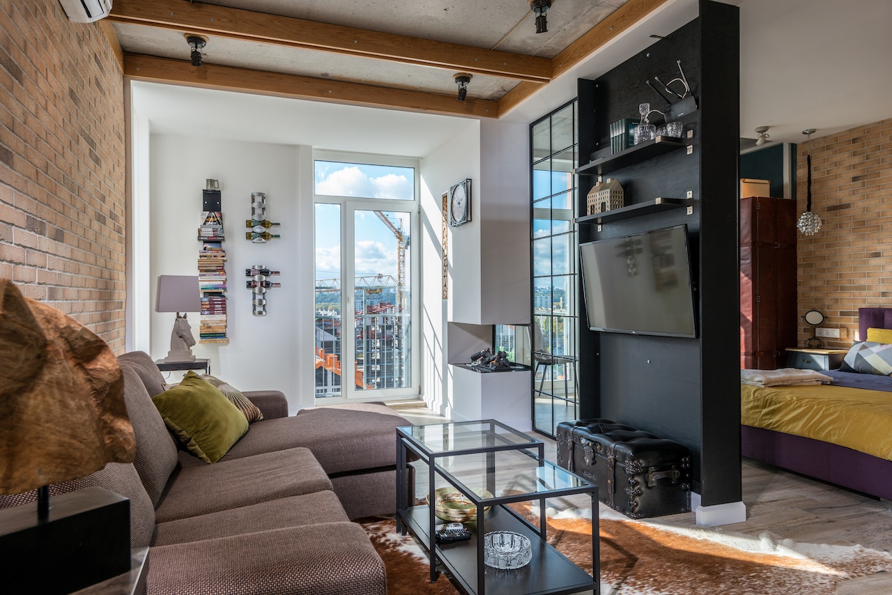 tv stand décor to hide the messy cables