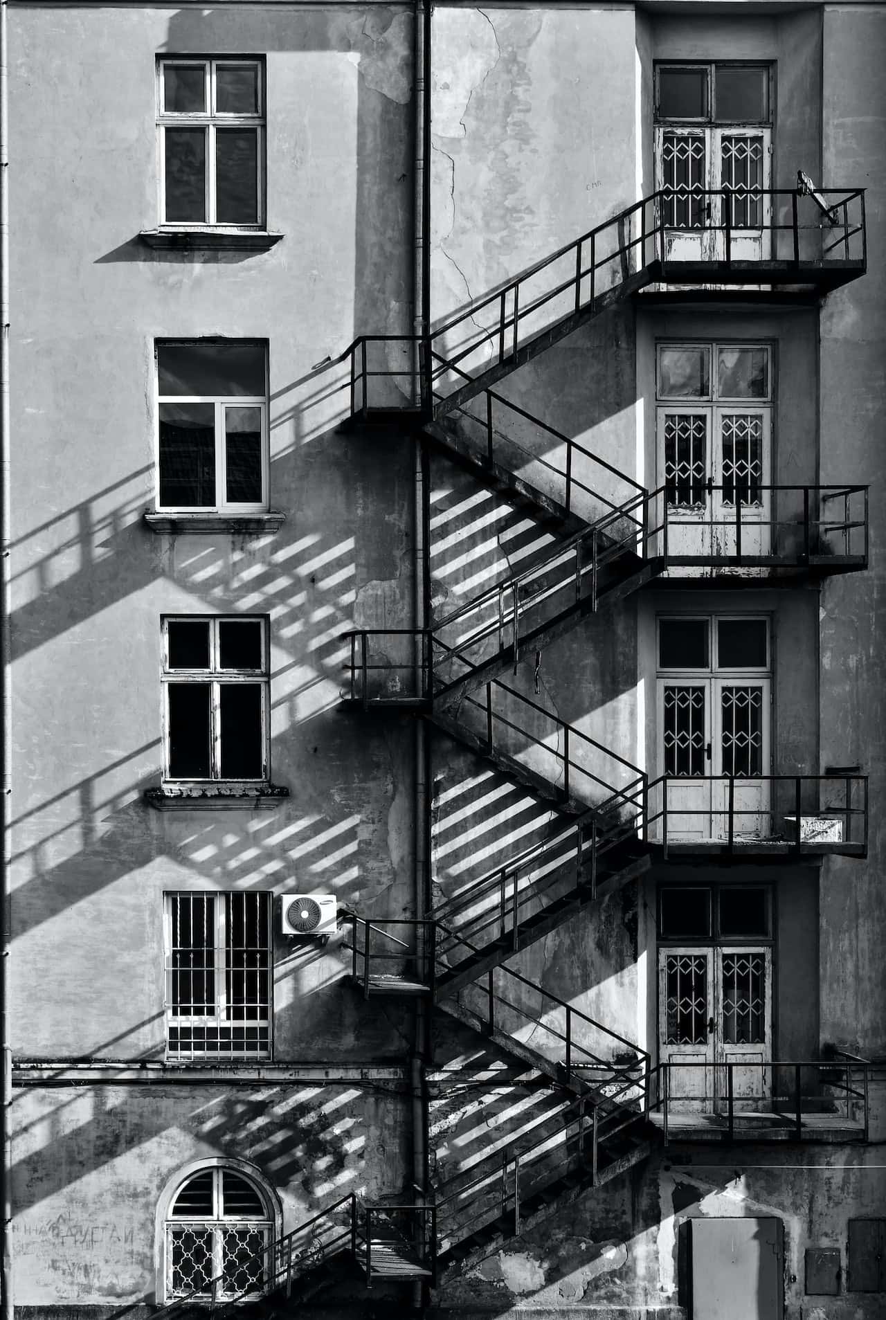  u-shaped stairs with landings