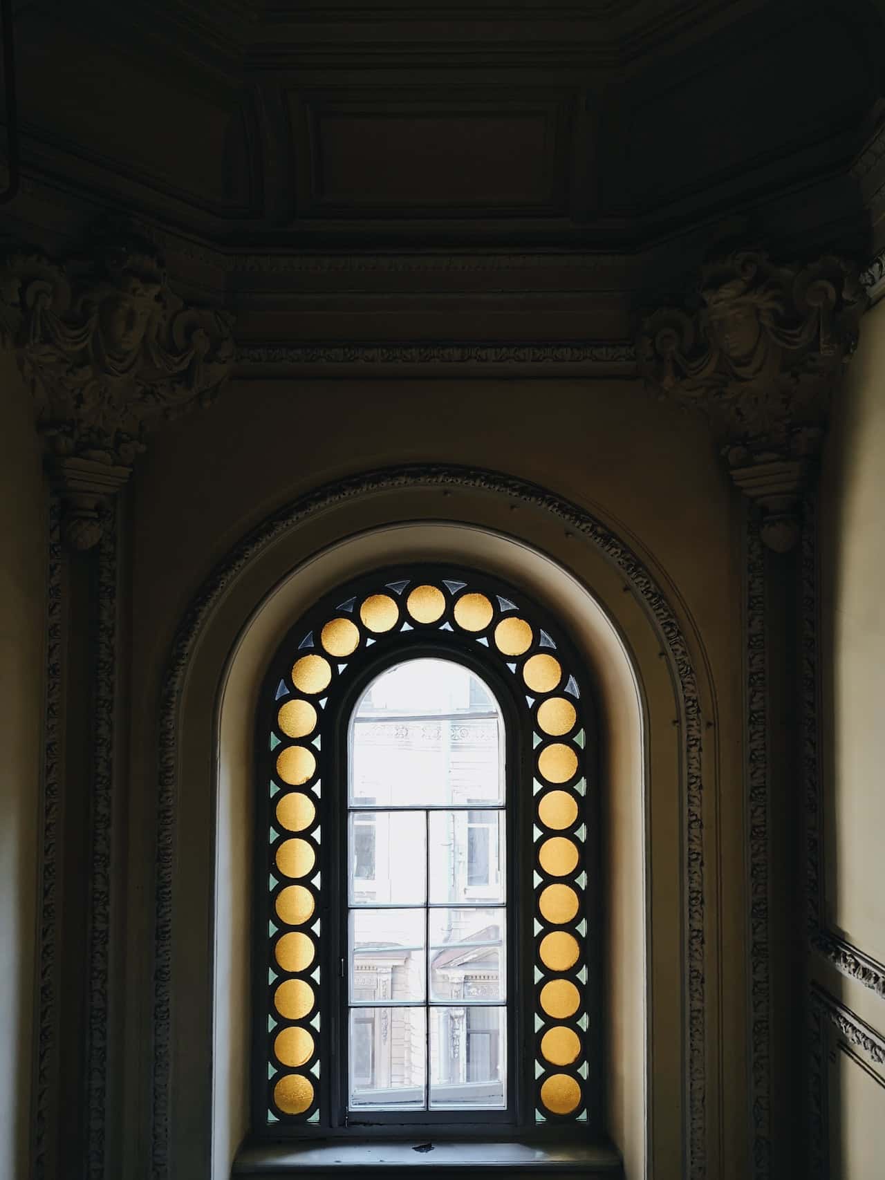 window with a pop arch 