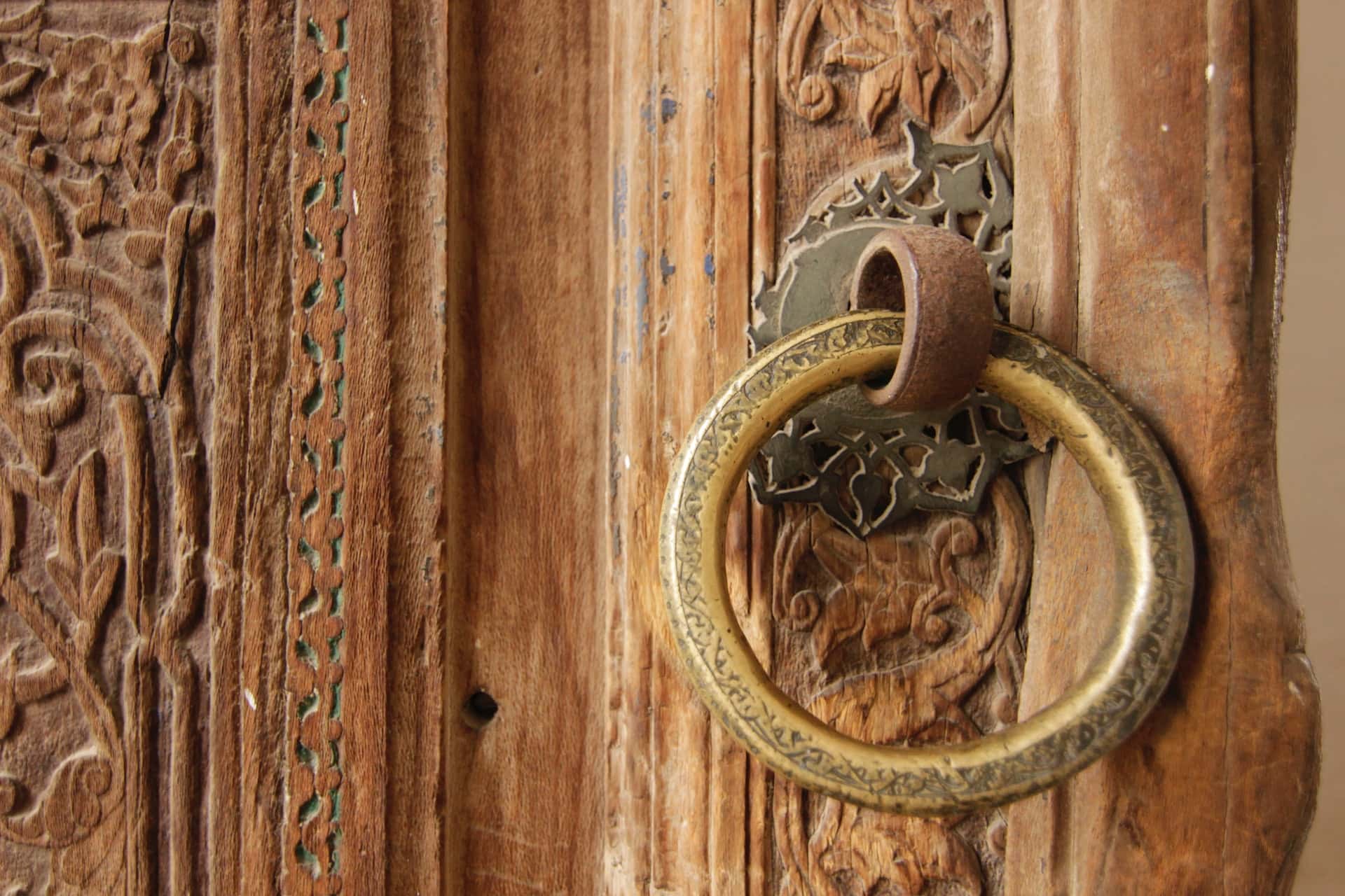 wooden door carving design