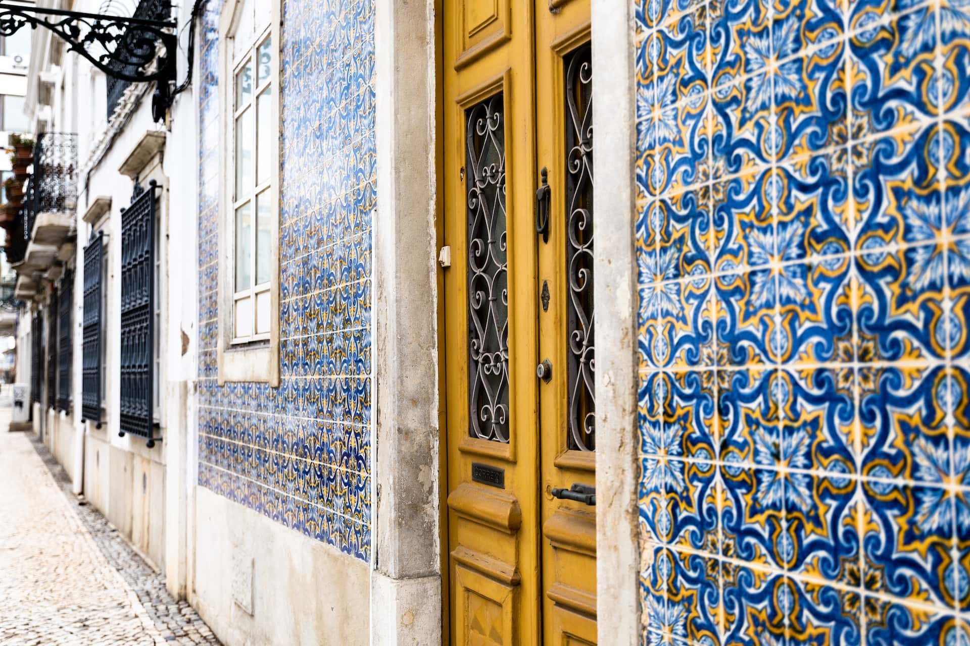 Psychedelic front wall tiles designs