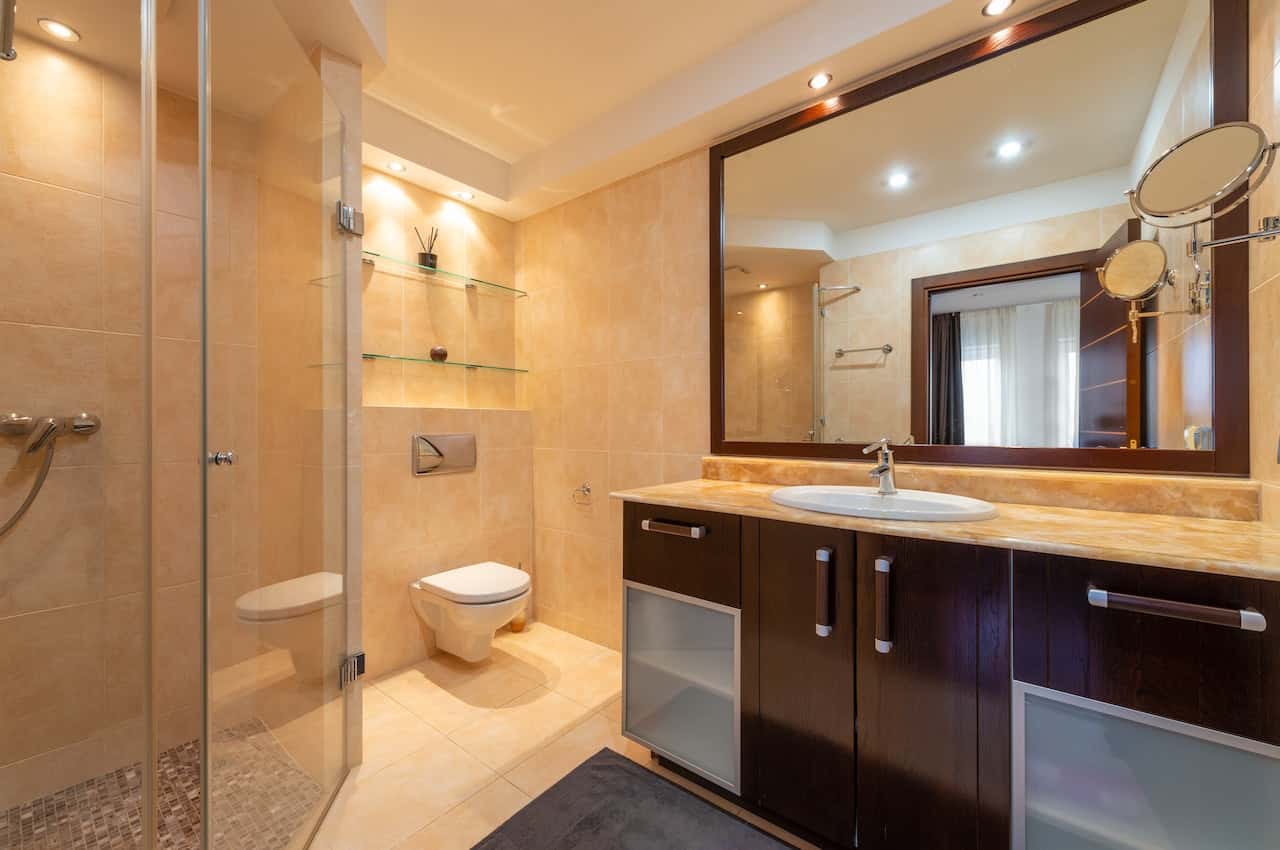 bathroom design with light