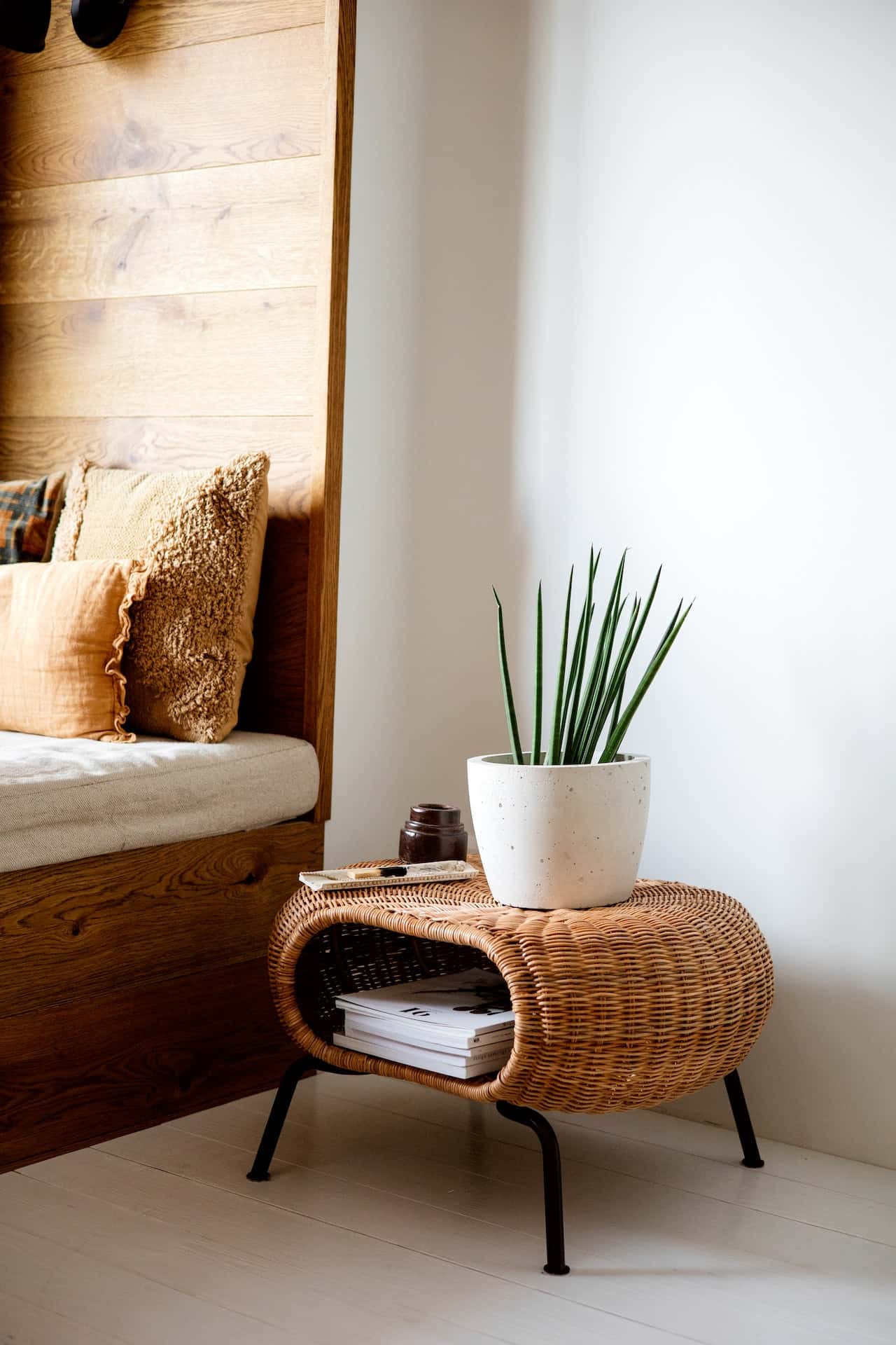 bedroom side table decor ideas