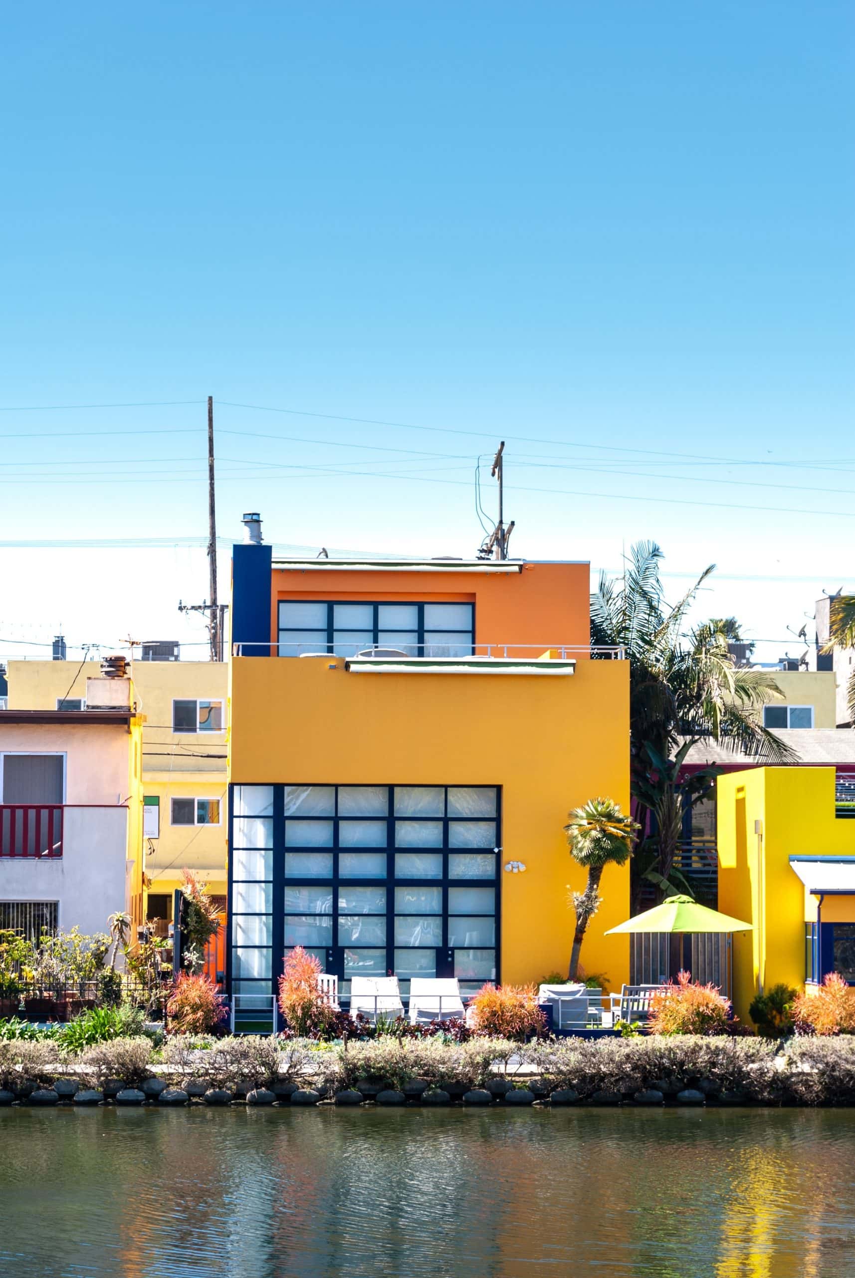 box type house design with floor-to-ceiling windows