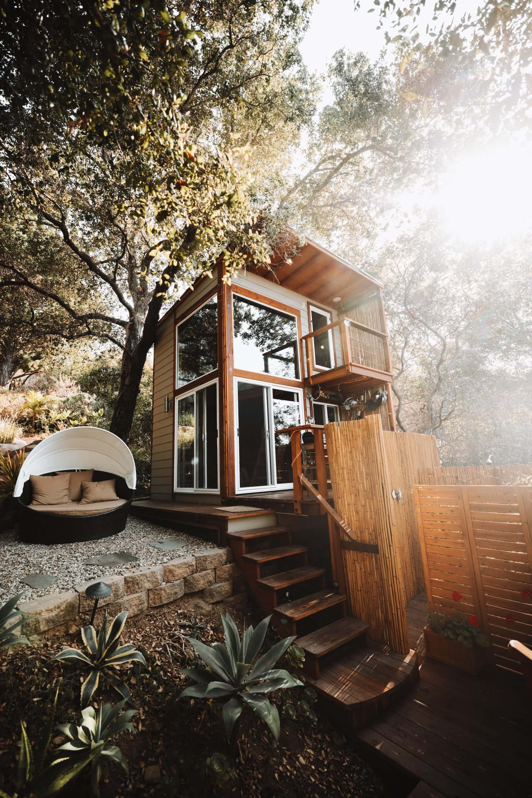 box type house design with modern log cabin