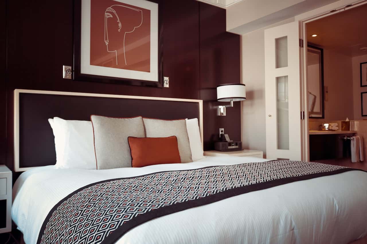 dark maroon lacquered walls