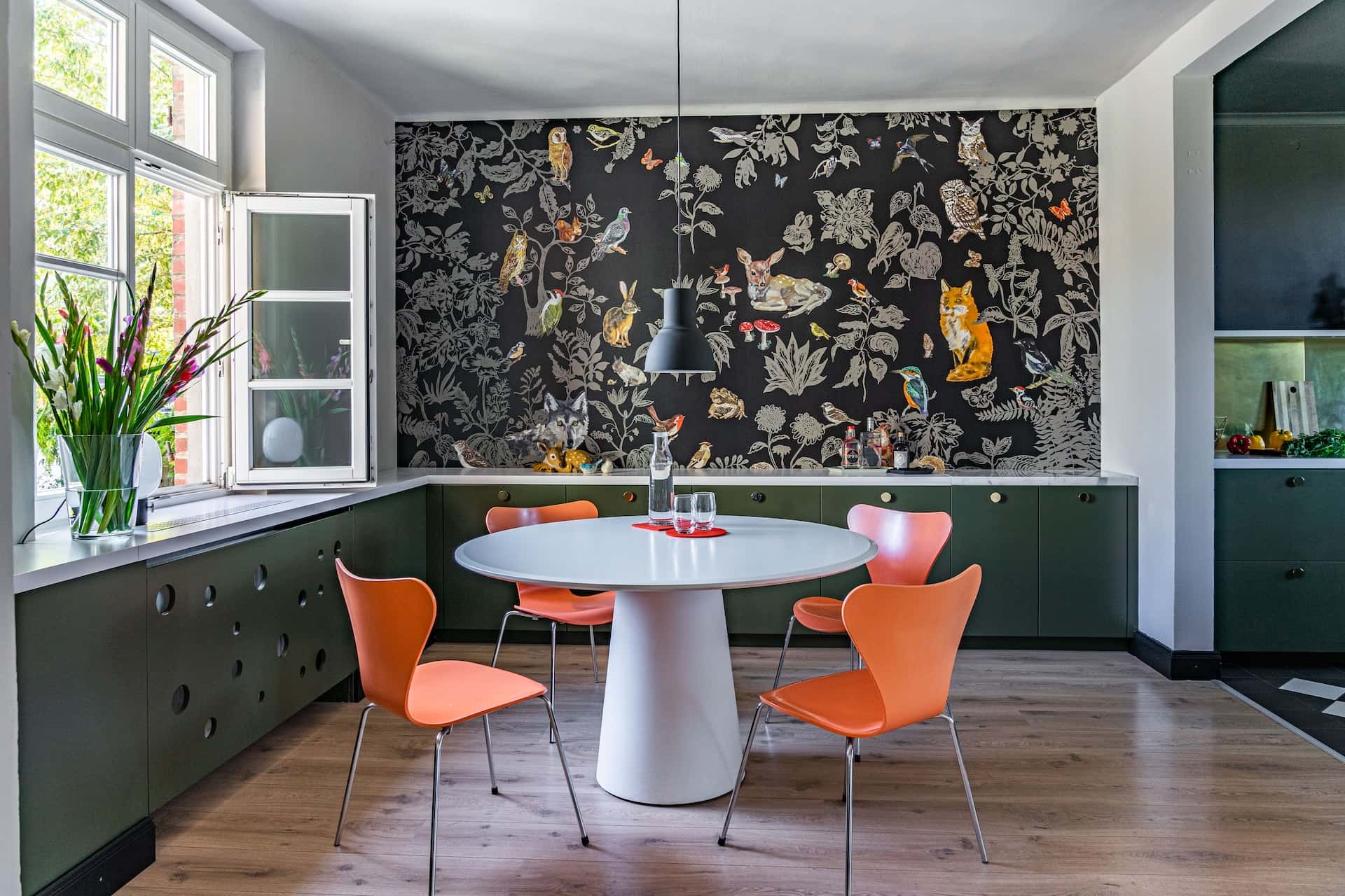 dining room paint colours with wallpaper