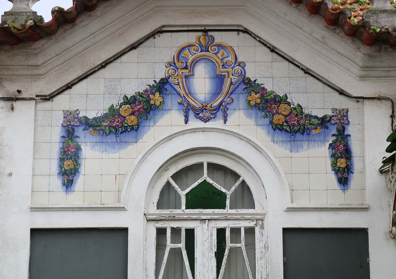 draping wreath style tiling