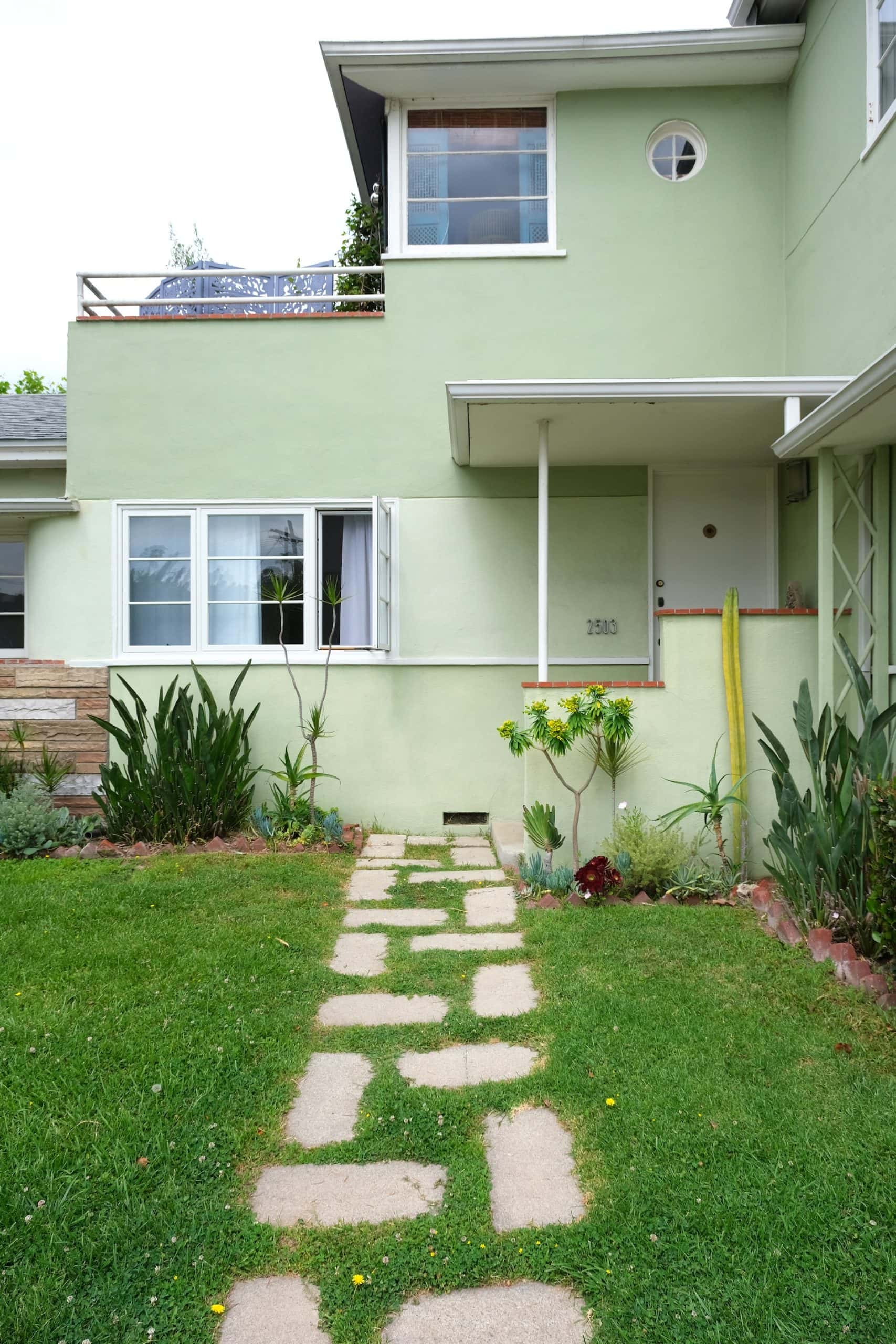 green backyard box house design