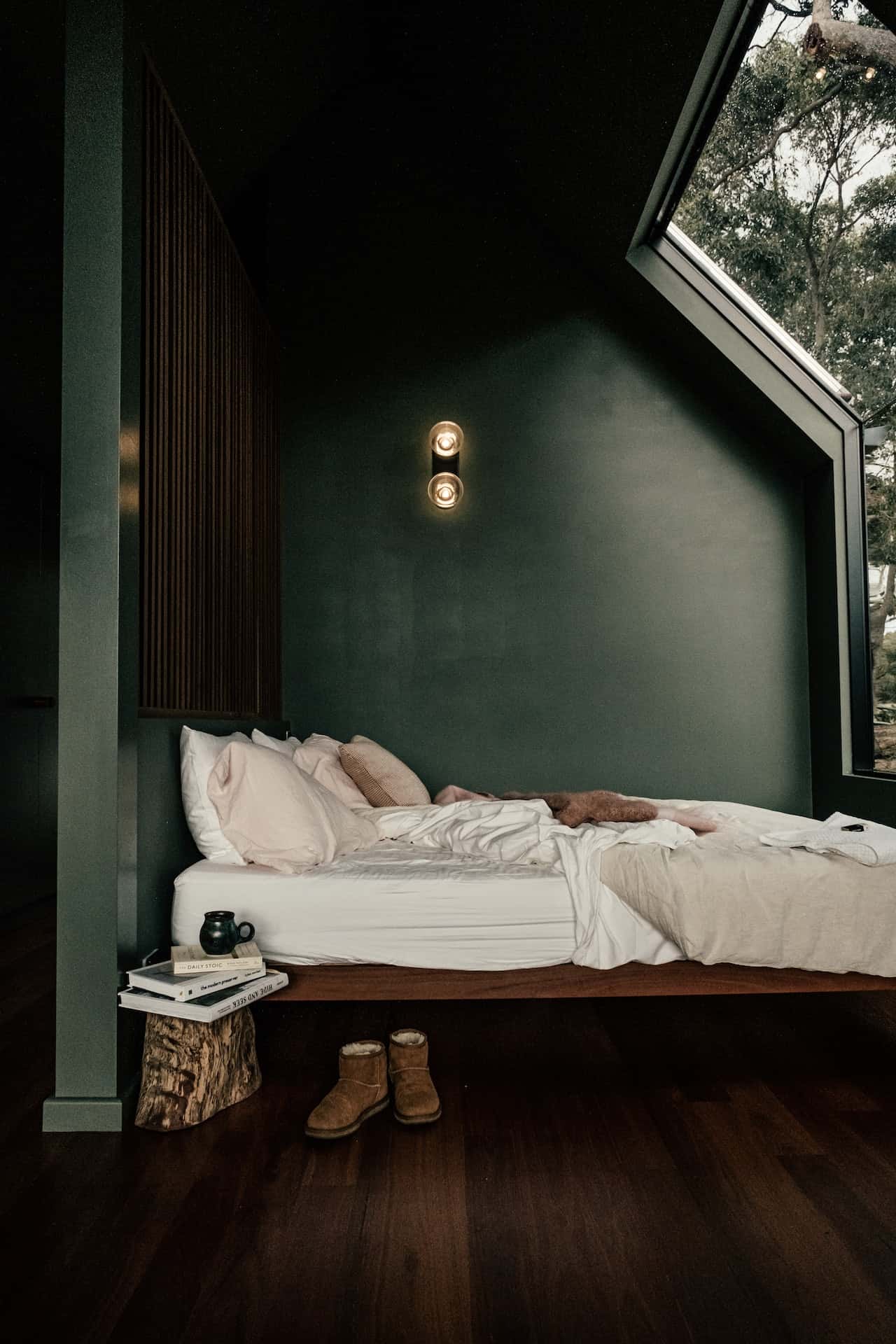 lacquer-effect wallpaper