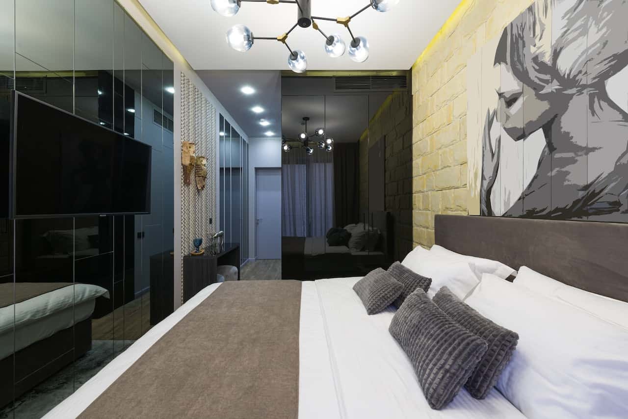 mirror wall panelling with light fixtures