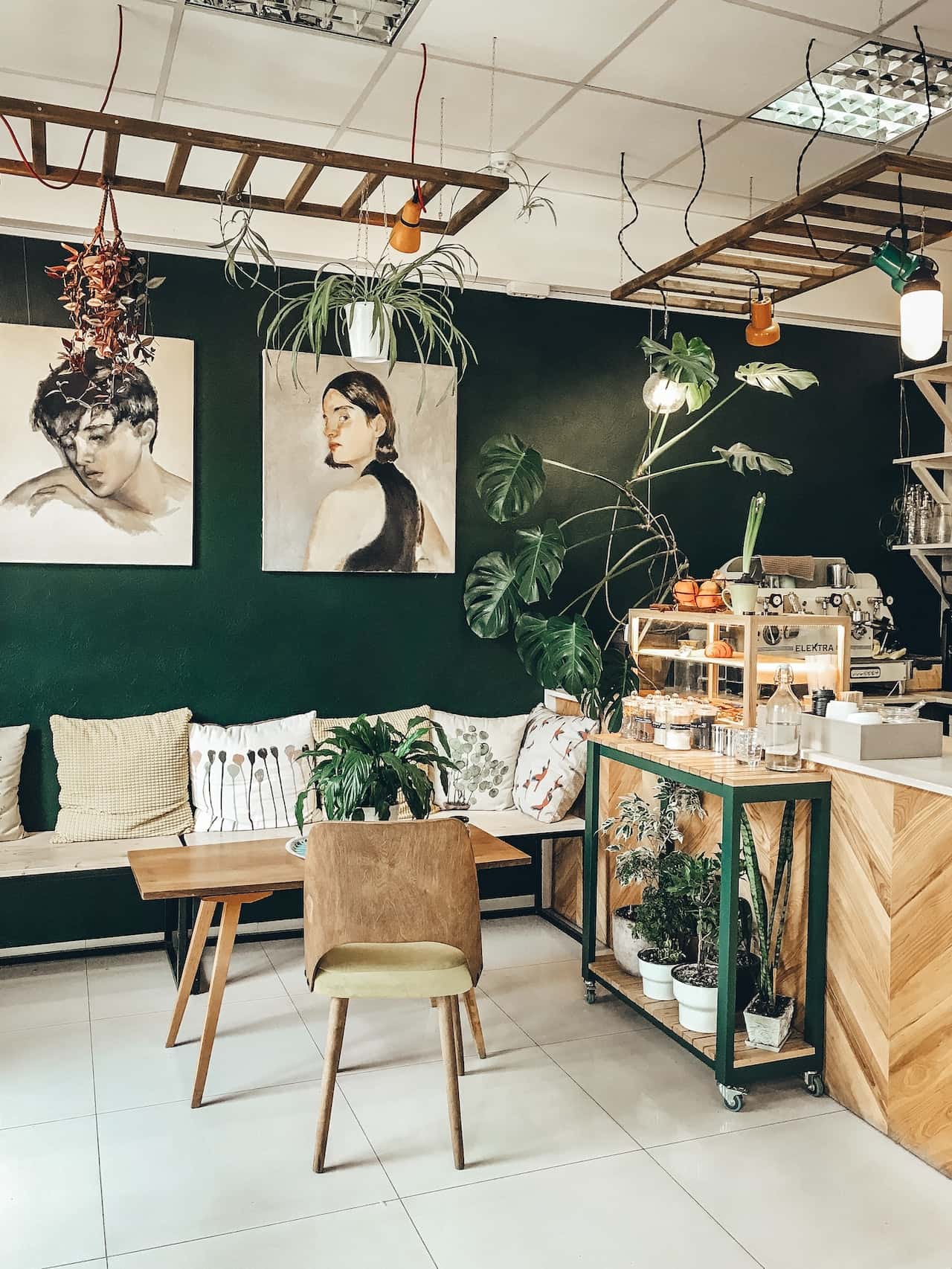 natural-looking pop lobby design