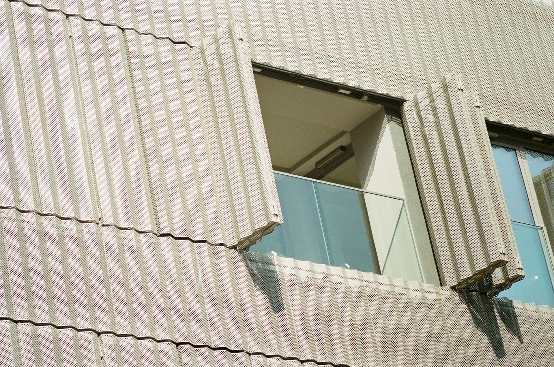 peek-a-boo balcony
