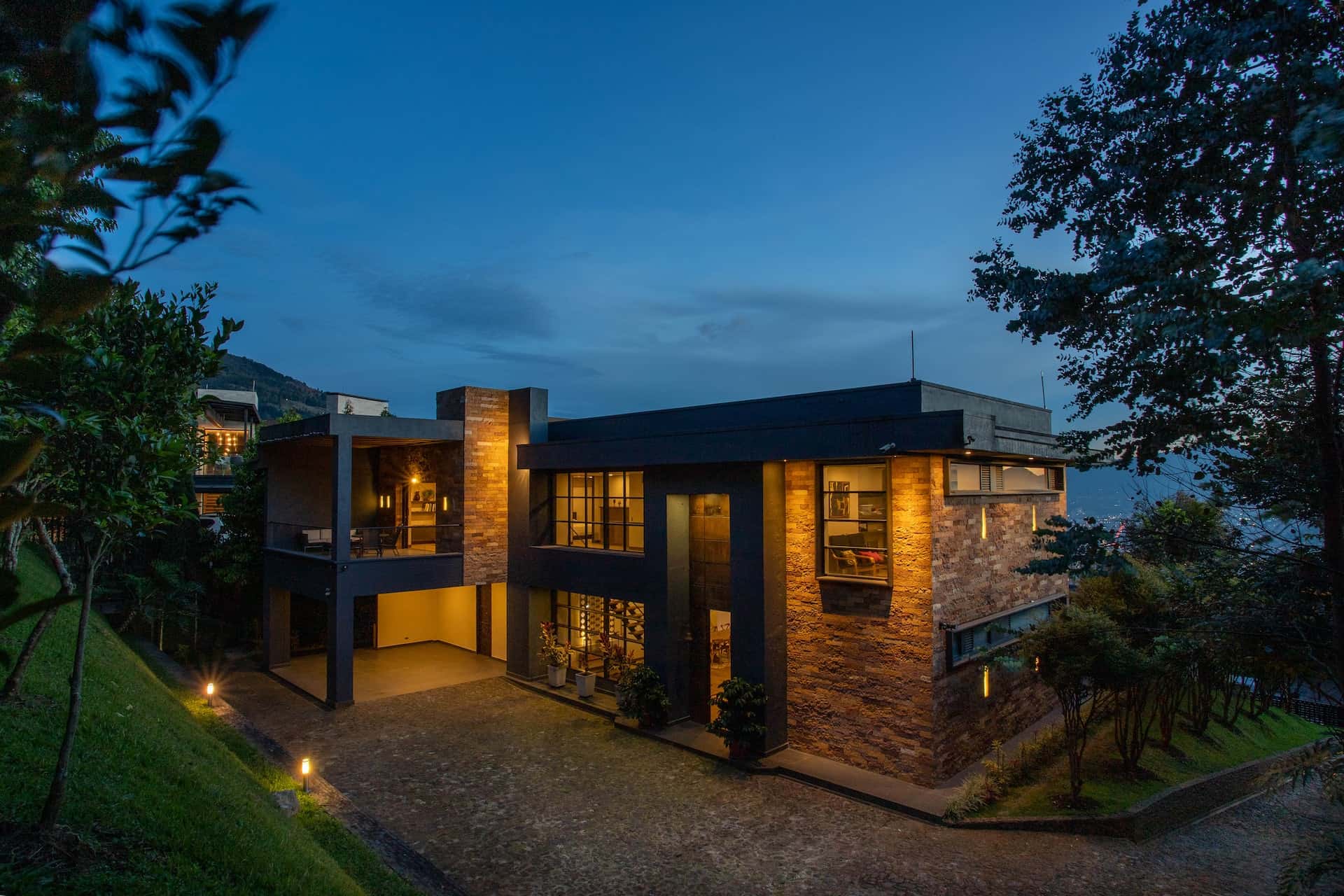 rustic-modern style box house