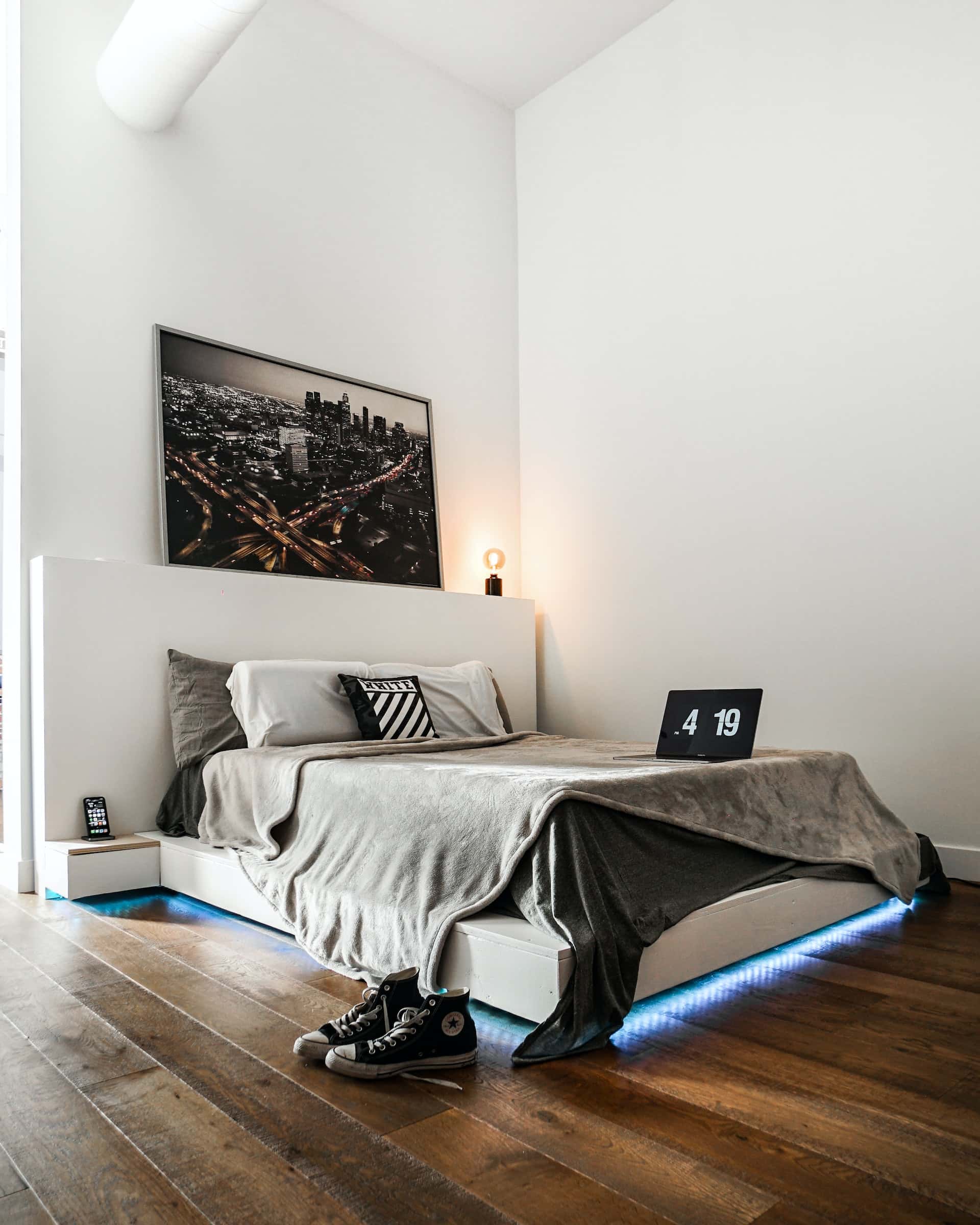 simple bedroom wall decor