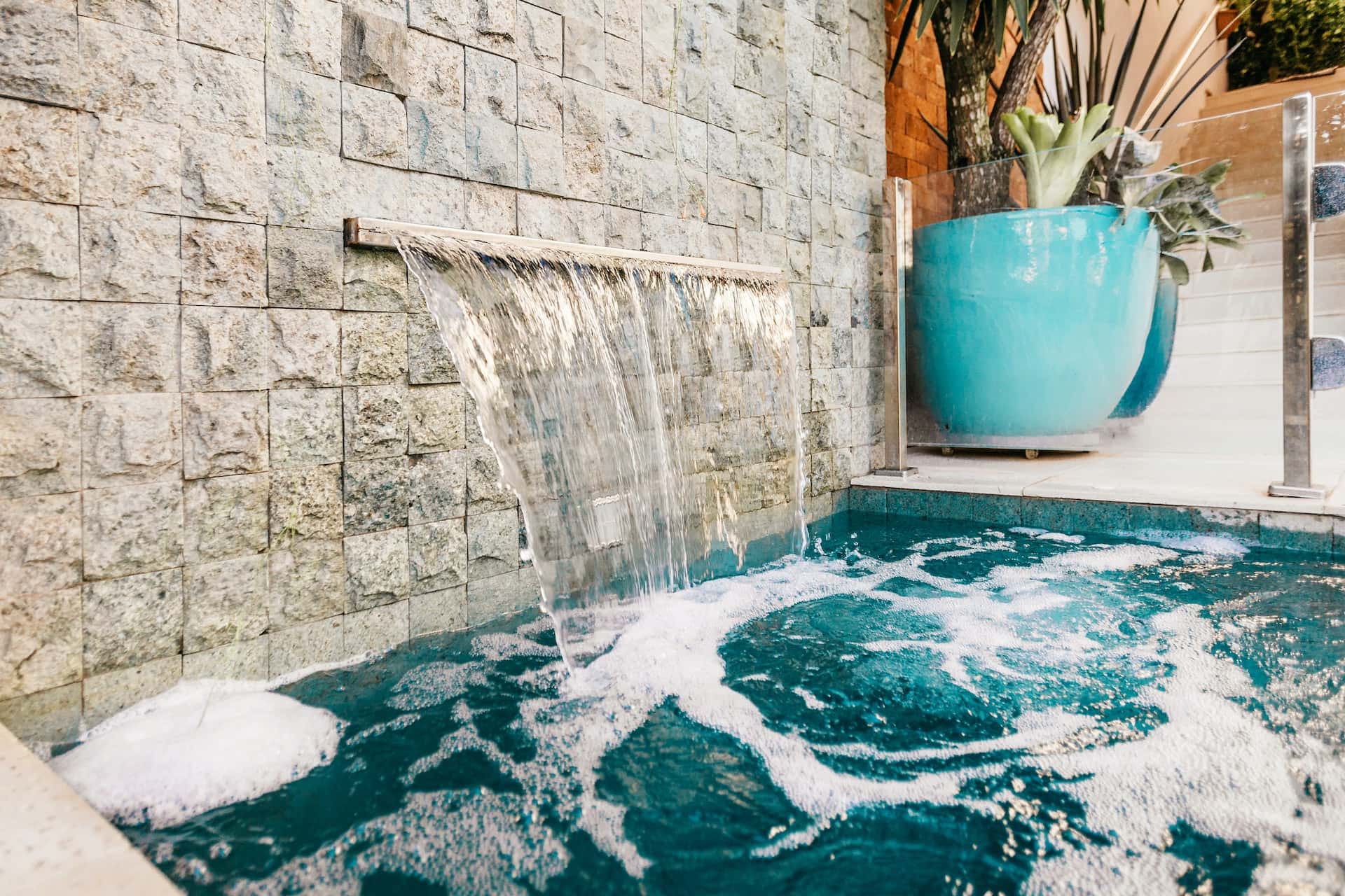 simple garden wall water ideas