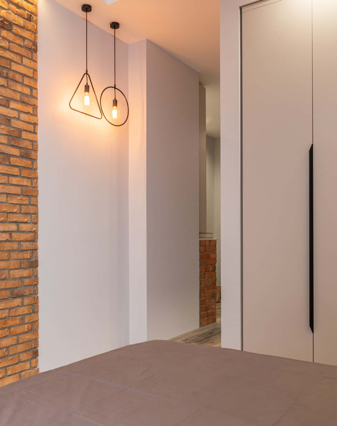 sleek floor skirting design
