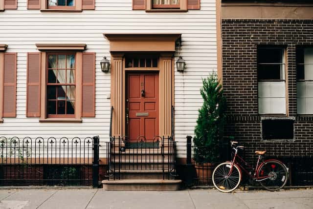 stoop staircase