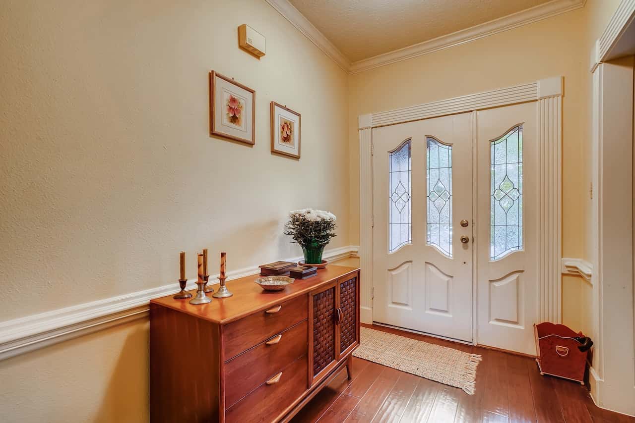 traditional hallway table design