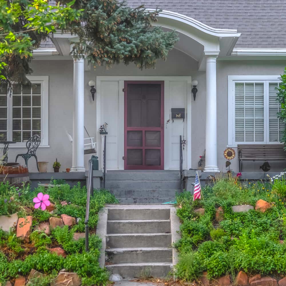 Charming traditional screen door designs for a welcoming entrance