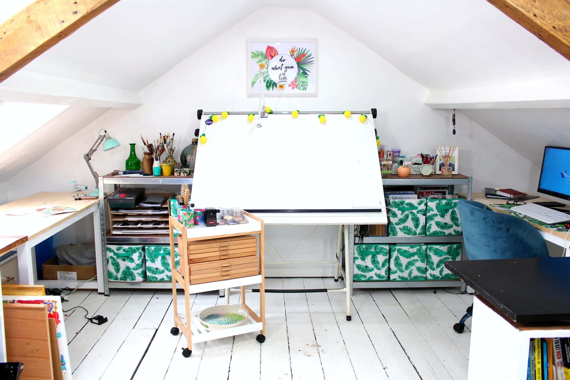uncluttered home studio design