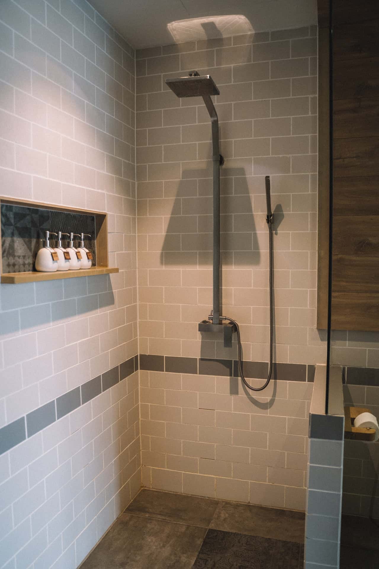 walk-in doorless shower