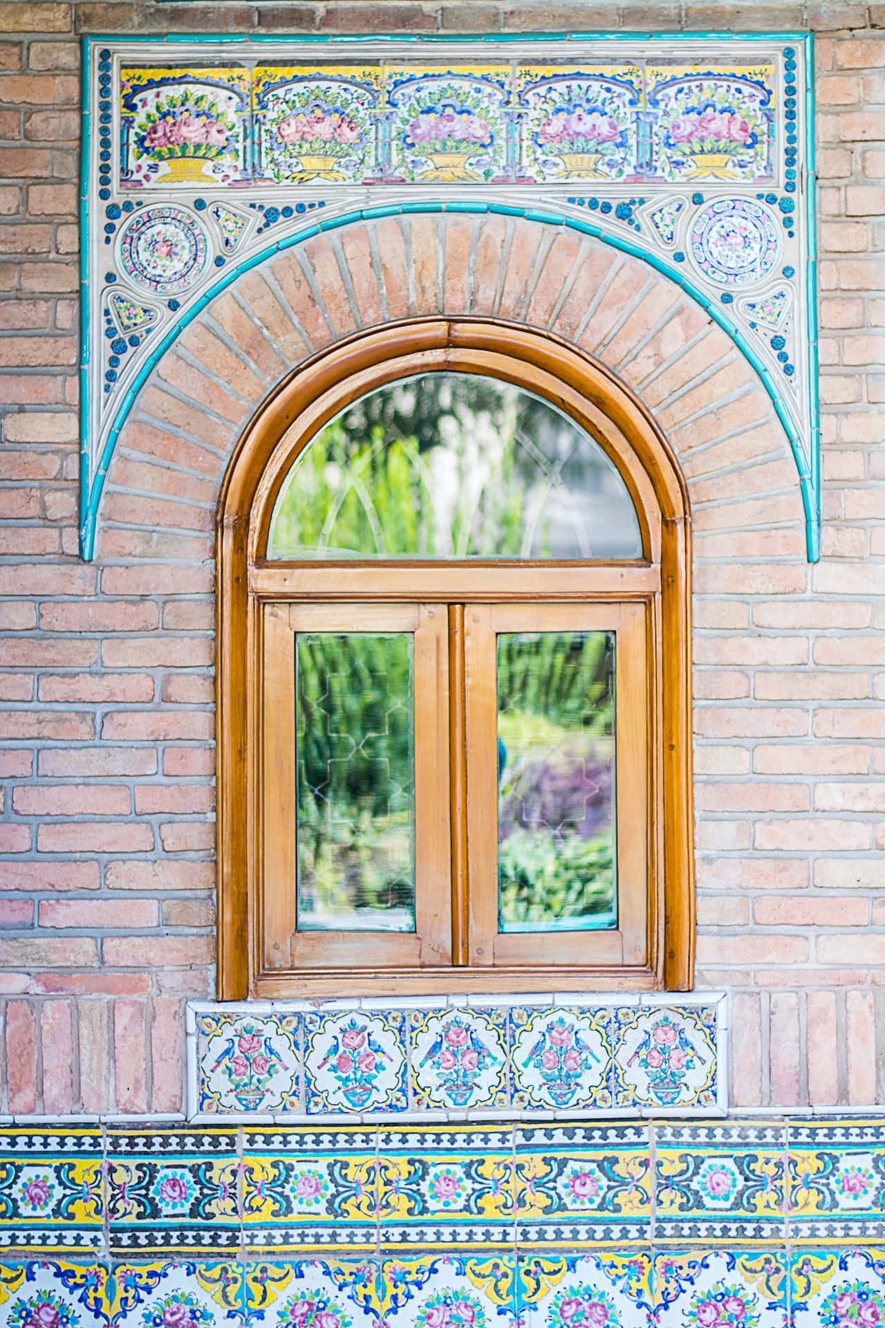 arch shaped wooden jharokha pattern
