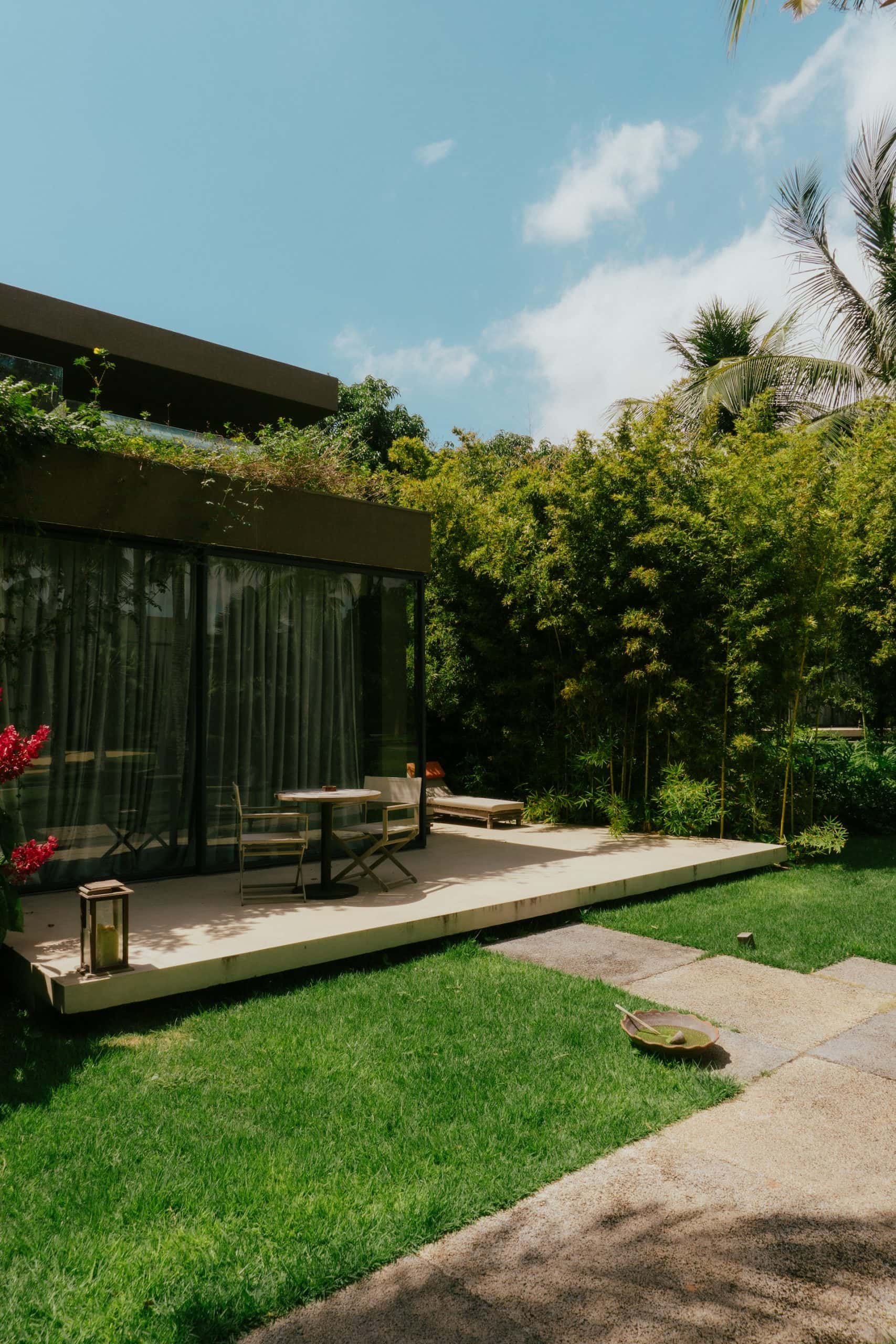 Minimalist l-shaped house design with patio and green backyard