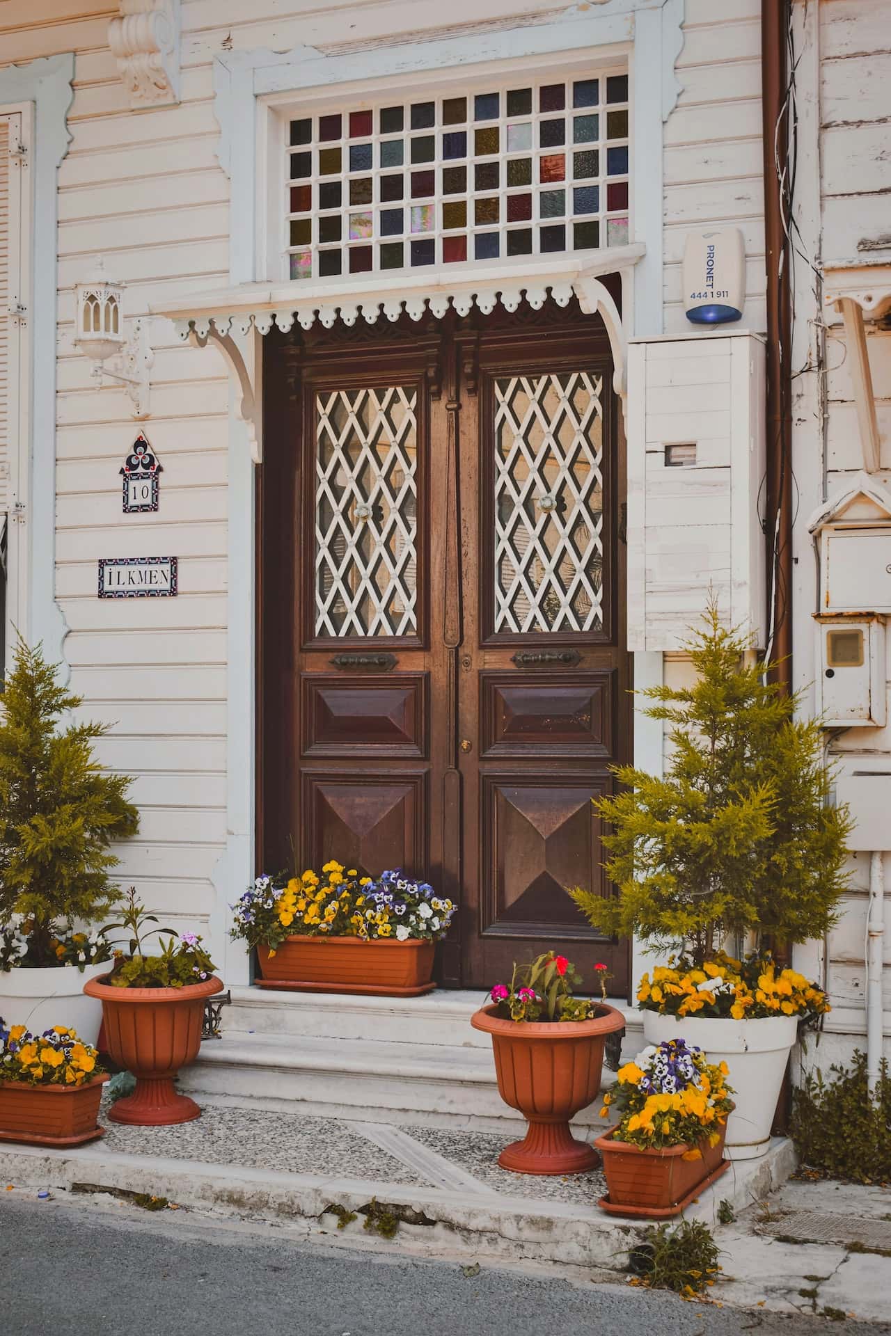 net double-door design