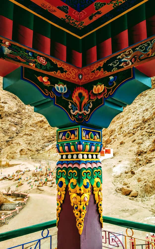 rainbow effect pillar
