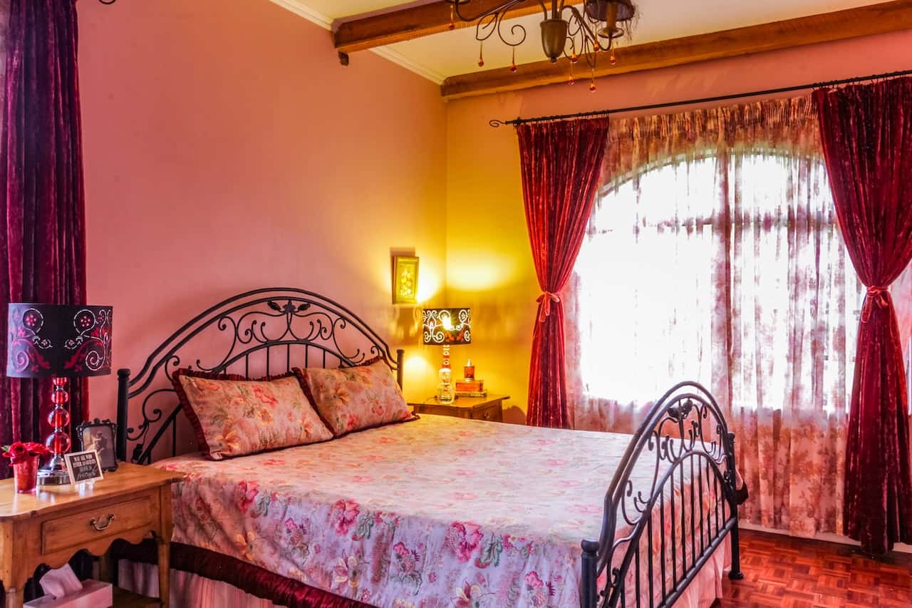 Charming haveli designs with vintage bedroom decor and floral bedding