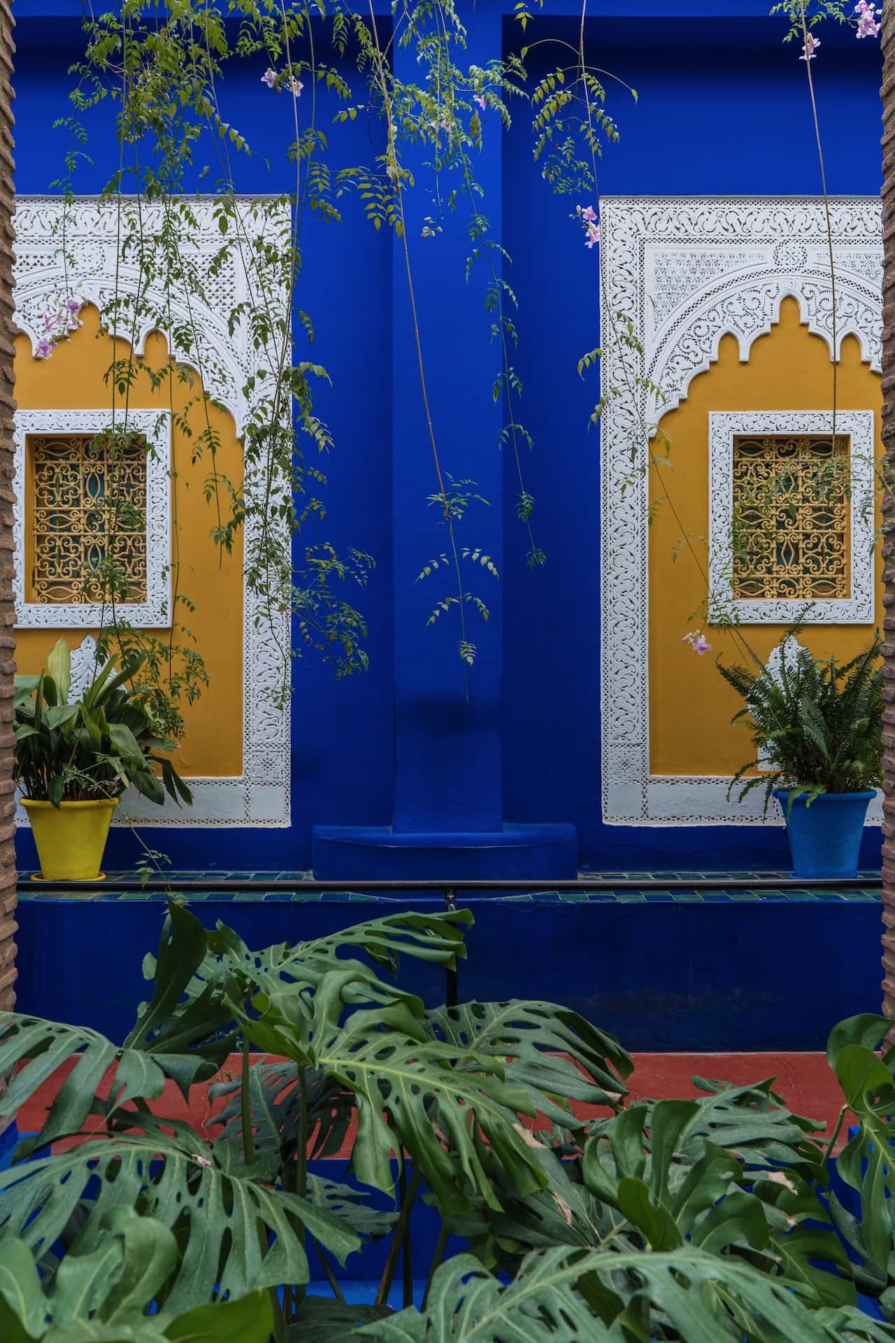 white and yellow traditional jharokha patterns
