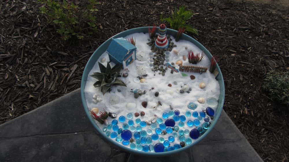 beach theme miniature garden idea