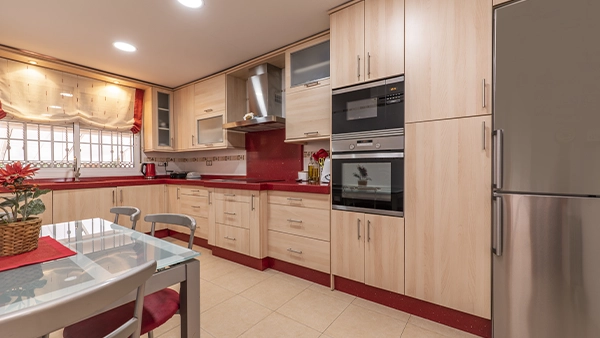 Kitchen metalknob cabinets
