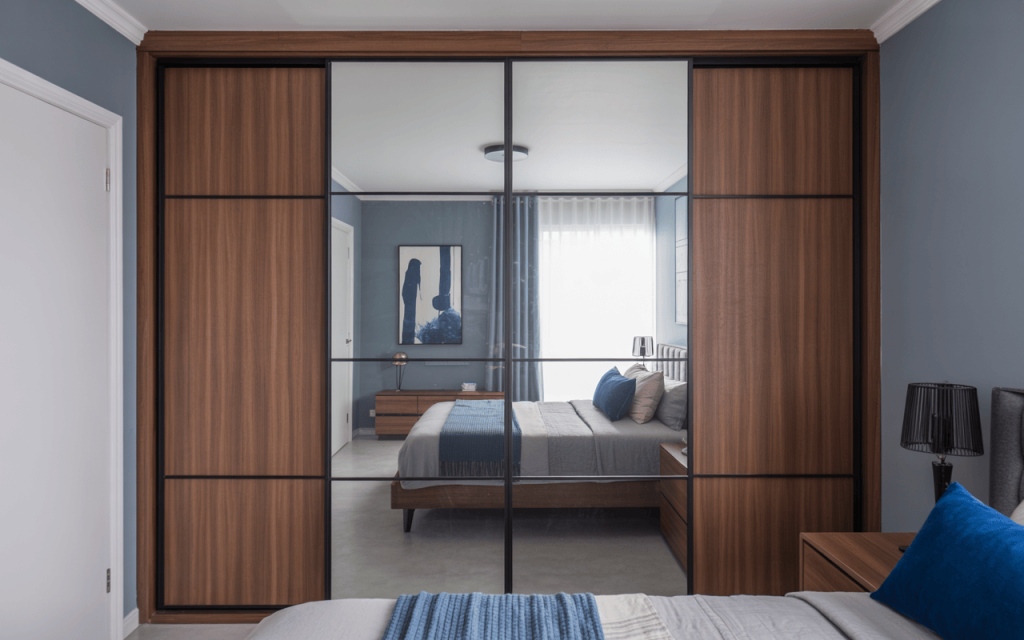Minimalist sliding door wooden almirah design with mirror front for bedroom