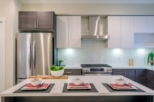 Modern cafe style kitchens with island seating, sleek cabinets and minimal dining setup design