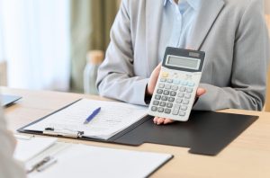 Consultant explaining EMI breakdown for affordable home interiors on EMI plans