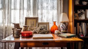 Timeless table display vintage home decor ideas with antique frames and rustic objects