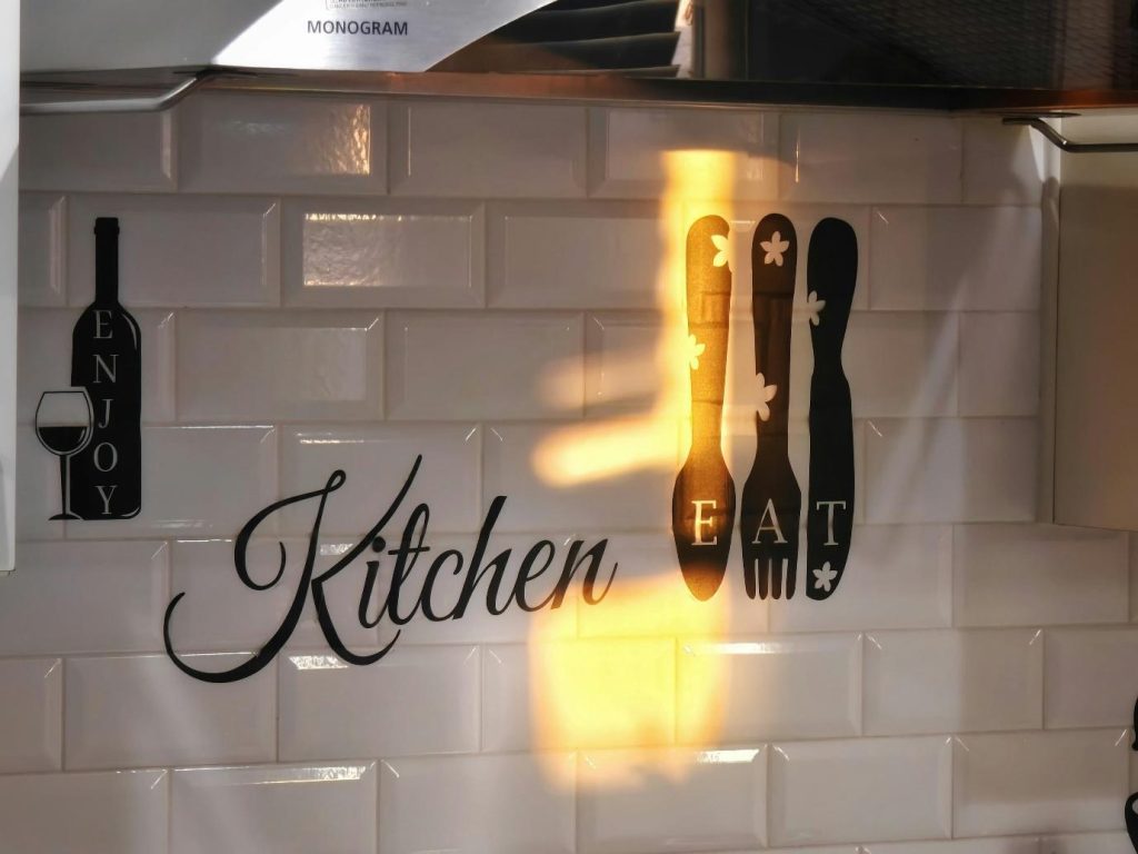 White subway kitchen backsplash tile design, classic look
